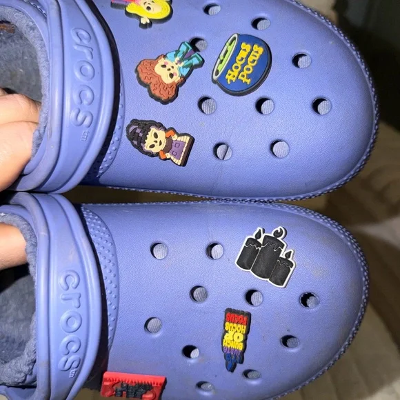 Crocs Fleece Lined Clogs Purple Hocus Pocus Charms Women’s Size 10 - Picture 4 of 4